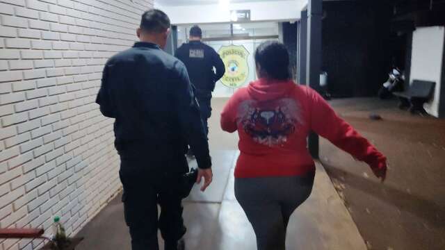 Mulher compra coca&iacute;na para vender e arrependida se entrega &agrave; pol&iacute;cia