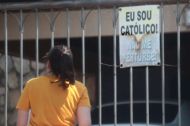 Há 8 anos, placa é a paz de policial cansado das Testemunhas de Jeová
