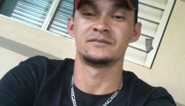 Homem &eacute; assassinado na sala de casa e fam&iacute;lia suspeita de vingan&ccedil;a