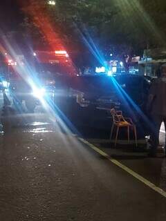 Carro capota na Avenida Afonso Pena e deixa tr&acirc;nsito lento