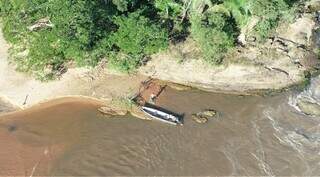 Imagem aérea capturada por drone consegue identificar pescador descumprindo a lei. (Foto: PMA)