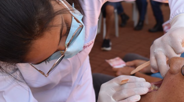 A&ccedil;&atilde;o identifica les&otilde;es suspeitas de c&acirc;ncer de boca em 46 pacientes 