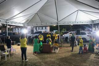 Além do culto das 22h30, a tenda dos evangélicos faz orações em vários momentos do dia. (Foto: Paulo Francis)