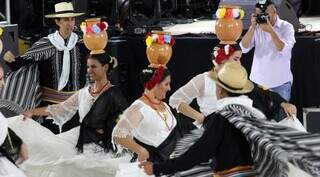 Apresentações tradicionais fizeram parte da primeira noite de festa. (Foto: Chico Ribeiro) 