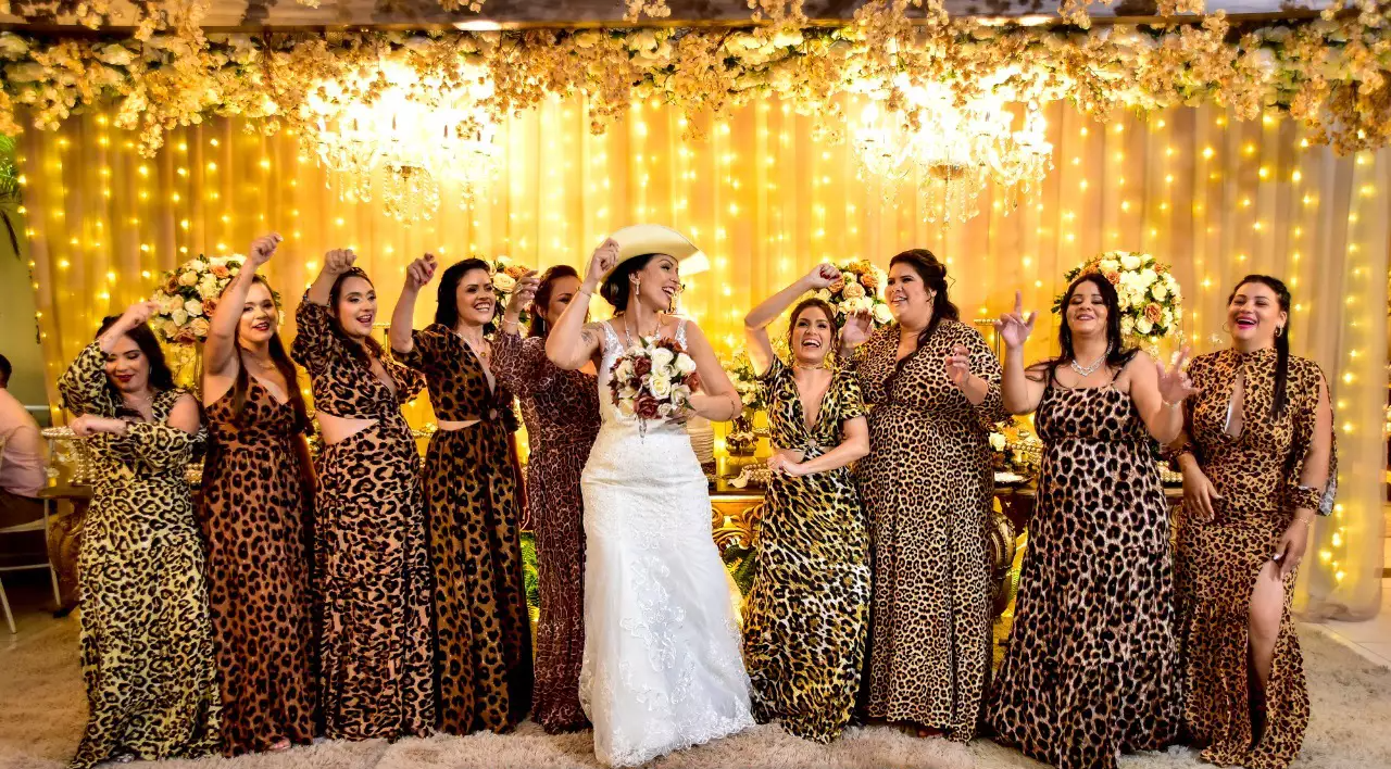 A pedido da noiva, casamento teve 9 madrinhas com vestidos de onça -  Comportamento - Campo Grande News