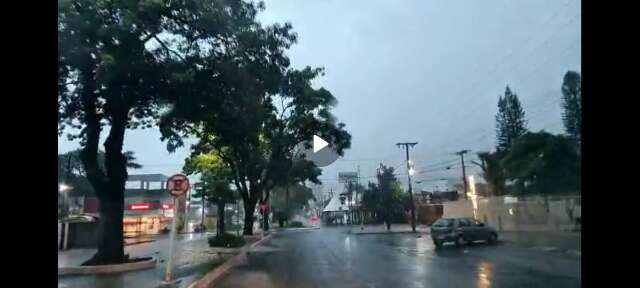 Ap&oacute;s dia de temporal, c&eacute;u escurece durante a tarde em Ponta Por&atilde;