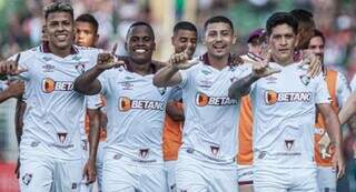 Jogadores do Fluminense comemoram gol neste domingo. (Foto: Reprodução)