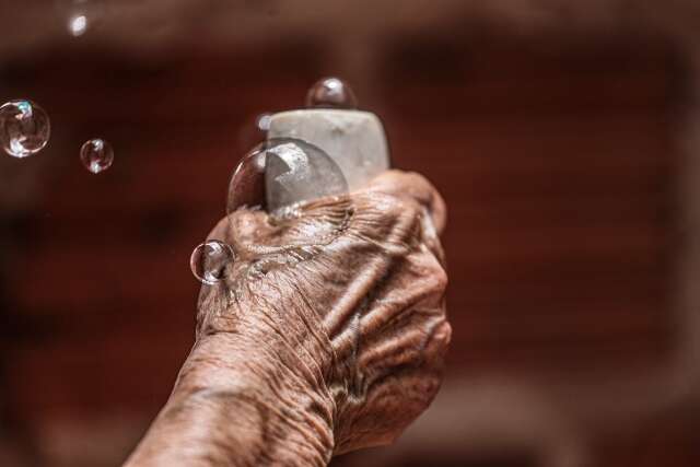 Projeto transforma &oacute;leo em sab&atilde;o e recicla vida de mulheres v&iacute;timas de viol&ecirc;ncia