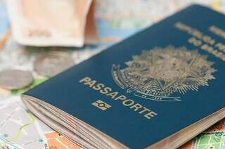 O passaporte, além da carteira de vacinação em dia, é uma das primeiras providencias no planejamento de uma viagem internacional - Foto: Reprodução