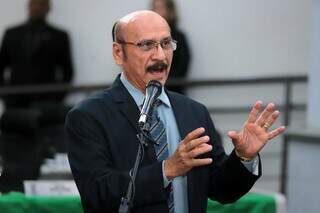 Vereador Loester Nunes, o “Dr. Loester”, durante sessão na Câmara Municipal de Campo Grande. (Foto: Izaías Medeiros/CMCG)