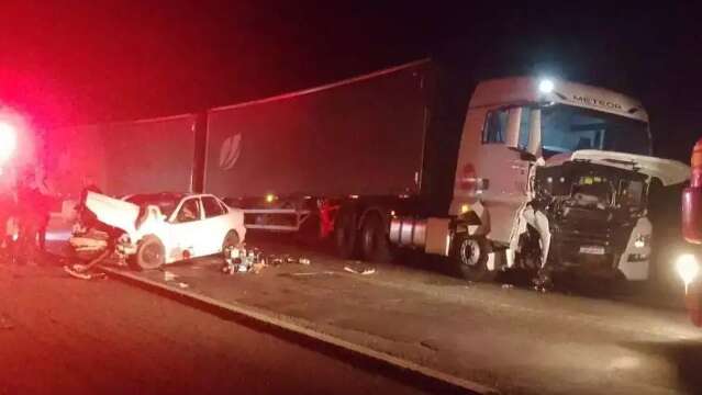 Acidente com caminhão mata motorista de carro na BR-158