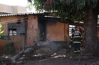 Lixo acumulado e descuido com fogareiro provocam 2 inc&ecirc;ndios 