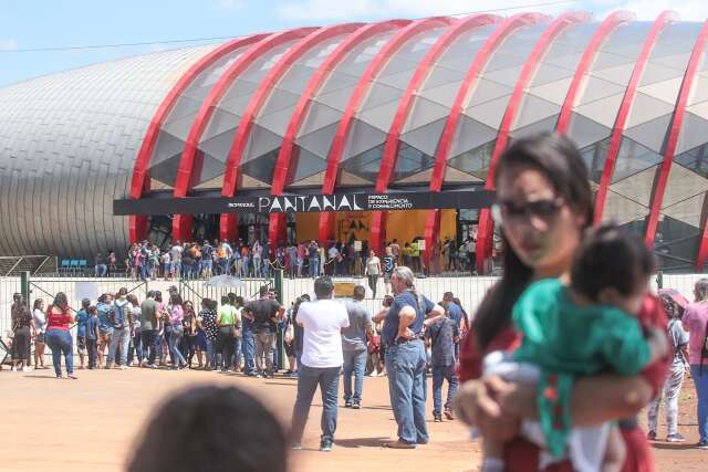 Divis&atilde;o de senhas e fila quilom&eacute;trica causam indigna&ccedil;&atilde;o em frente ao Bioparque