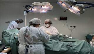 Cirurgia realizada em hospital de Ponta Porã. (Foto: SES/MS)