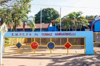 Escola Municipal Tomaz Ghirardelli, no Parque Lageado, em Campo Grande (Foto: Henrique Kawaminami)