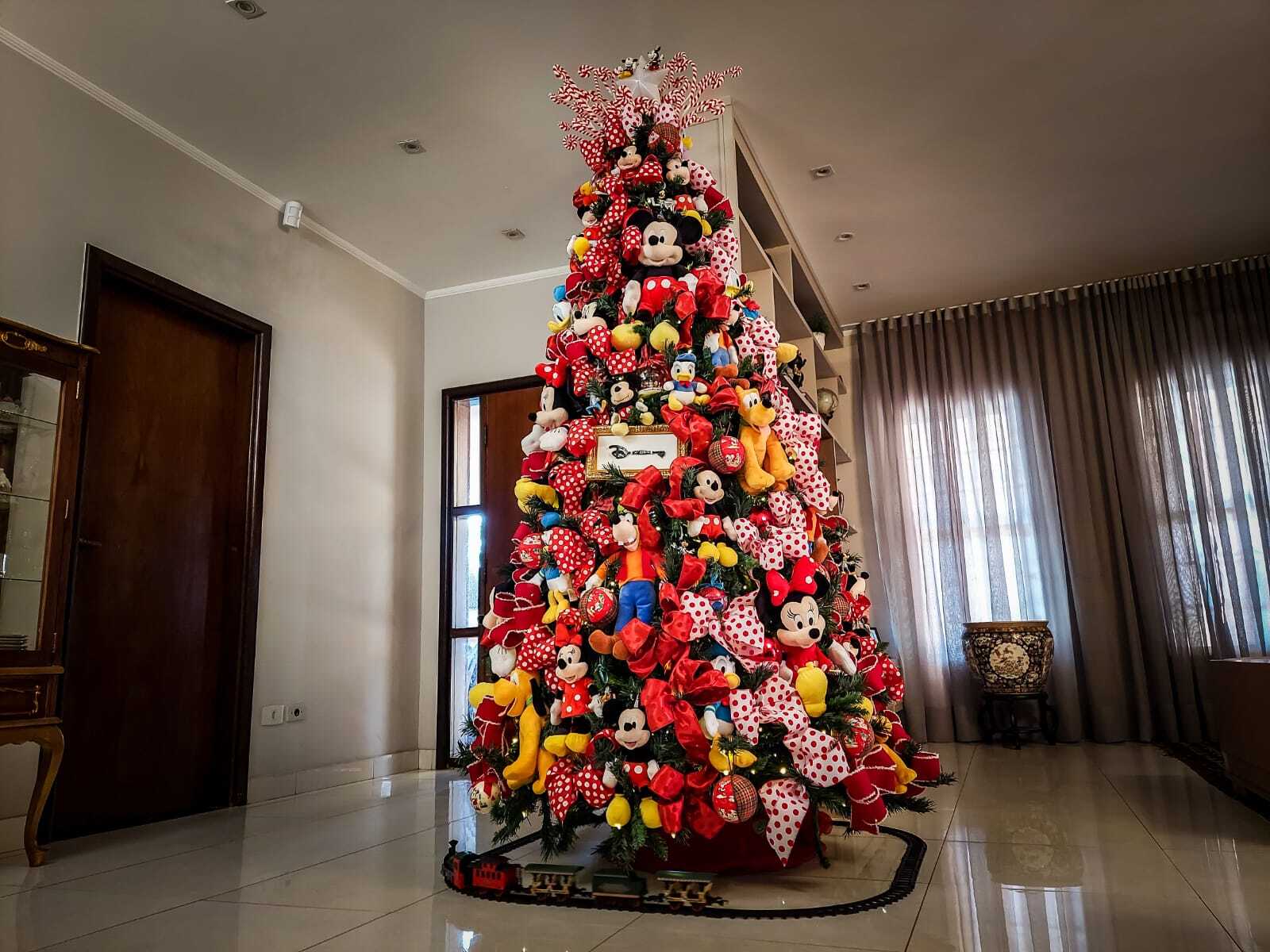 Árvore de Natal inspirada na Disney demorou 5 anos para ficar pronta -  Comportamento - Campo Grande News