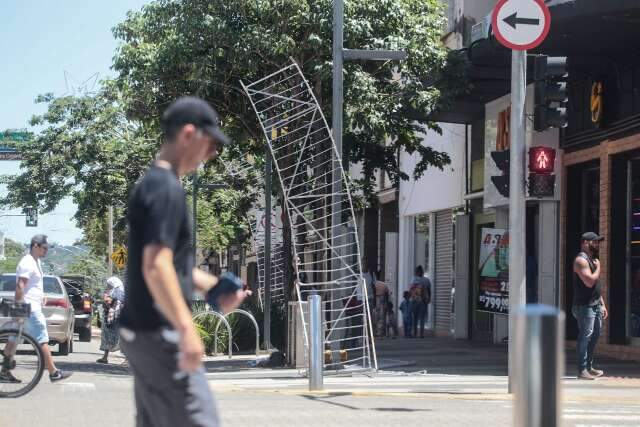 Moradores da Capital elogiam decora&ccedil;&atilde;o de Natal colocada no Centro