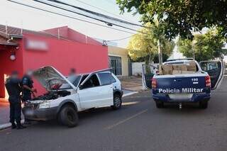 Motorista &quot;espreme&quot; 1 tonelada de maconha em Uno, bate carro e foge