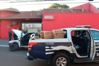 Motorista &quot;espreme&quot; 1 tonelada de maconha em Uno, bate carro e foge