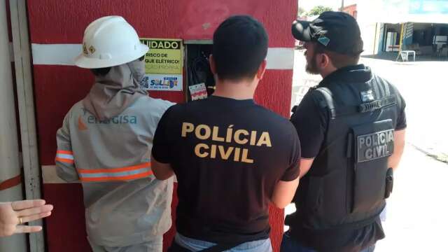 Funcion&aacute;ria aciona concession&aacute;ria por falta de luz e descobre &ldquo;gato&rdquo;