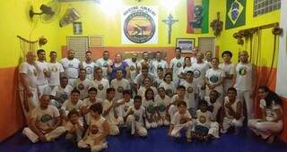 Alunos do grupo de capoeira Cadência do Corpo. (Foto: Divulgação)