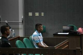 R&eacute;u por tentar matar esposa esfaqueada &eacute; condenado a 11 meses em regime aberto