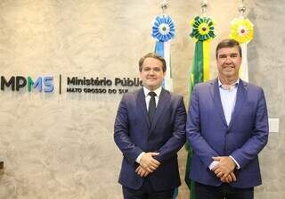 Procurador-geral de Justiça, Alexandre Magno Benites de Lacerda, e o governador eleito, Eduardo Riedel (PSDB). (Foto: Divulgação/MP-MS)