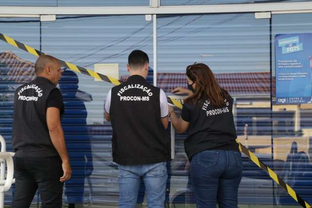Ag&ecirc;ncia em que m&atilde;e acampou para ter dinheiro de volta &eacute; interditada pelo Procon