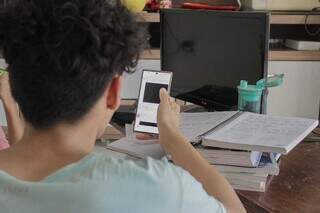 Alunos poderão revisar conteúdos de maneira online e gratuita (Foto: Marcos Maluf)