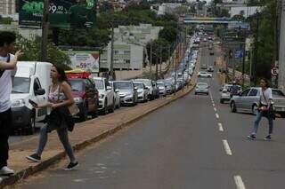 Rua Ceará ficou congestionada no horário de entrada para o Enem 2022 (Foto: Arquivo/Kisie Ainoã)