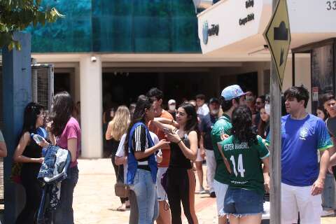 Estudantes deixam abertura da Copa de lado para enfrentar 5 horas de Enem