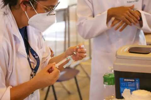 Mais da metade dos bebês foram vacinados contra covid na "xepinha" 