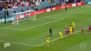Primeiro gol oficial da Copa do Mundo foi marcado pelo Equador durante cobrança de pênalti. (Foto: TV Globo/Reprodução)