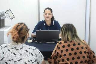 Atendimento presencial é feito na sede da ACICG. (Foto: Marcos Maluf)