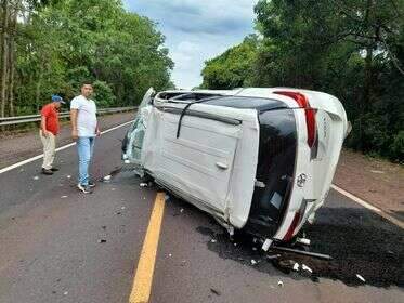 V&iacute;deo: M&eacute;dico de Campo Grande perde controle e capota ve&iacute;culo em rodovia