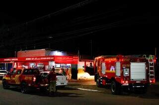 Princ&iacute;pio de inc&ecirc;ndio em dep&oacute;sito de recicl&aacute;veis mobiliza Bombeiros na Capital