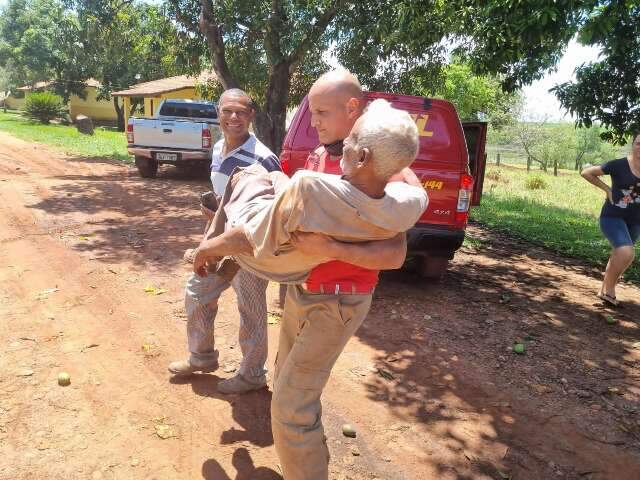 Desaparecido h&aacute; 7 dias, idoso &eacute; encontrado debilitado em mata