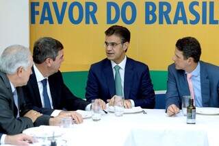 Durante almoço dos tucanos, o presidente nacional do partido Bruno Araújo (à direita) também estava presente. (Foto: PSDB)