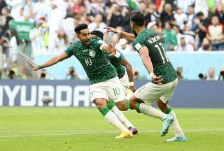 Jogadores da Arábia Saudita comemoram gol sobre a Argentina (Foto: Fifa.com.br)