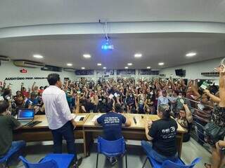 Em reunião na ACPMS os professores decidiram por unanimidade paralisar as atividades na próxima sexta-feira (25). (Foto: Divulgação/ACP)