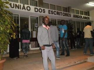Zátula em Luanda, na União dos Escritores Angolanos. (Foto: Arquivo pessoal)