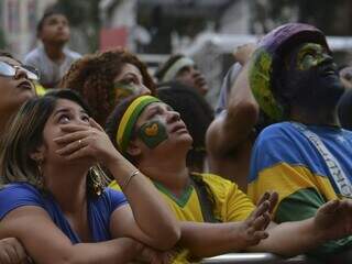 Torcedores do Brasil acompanhando a eliminação para a Bélgica na Copa do Mundo de 2018 (Foto: Rovena Rosa/Agência Brasil)