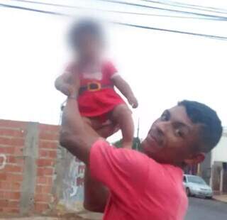 Em agonia, homem esfaqueado pediu para que &quot;cuidassem da filha&quot;