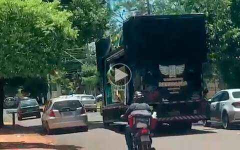 Polícia apreende caminhão que convocava manifestantes em Dourados