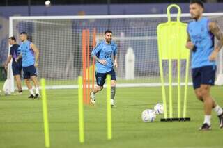 Seleção Argentina treinando para enfrentar o México em partida que define seu futuro na Copa do Catar. (Foto: Twitter/@Argentina)