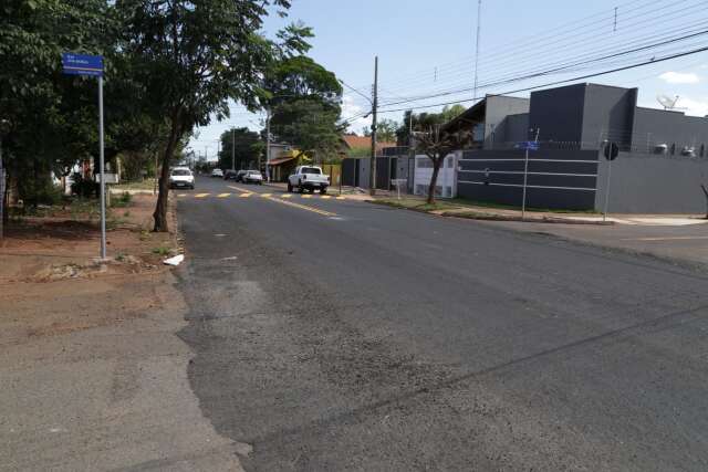 Moradores reclamam de recapeamento mal feito no Rita Vieira