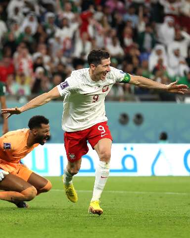 Lewandowski marca pela primeira vez e Pol&ocirc;nia vence Ar&aacute;bia Saudita por 2 a 0 