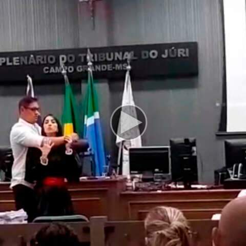 Em j&uacute;ri que teve at&eacute; &quot;cena&quot; de mata-le&atilde;o, ex-militar &eacute; condenado a 23 anos