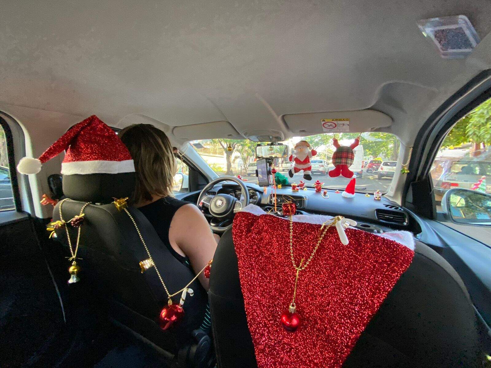 Zeli decorou carro com itens de Natal para fazer passageiro sorrir -  Comportamento - Campo Grande News