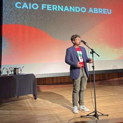 Poeta campo-grandense vence pr&ecirc;mio Caio Fernando Abreu de Literatura